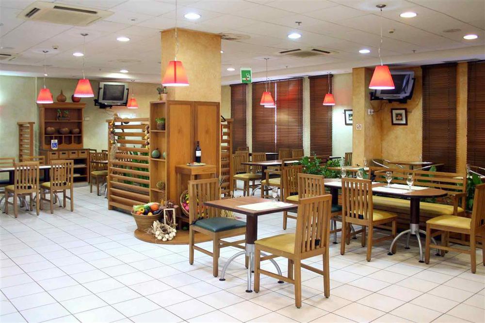 Ibis Macae Hotel Restaurant photo